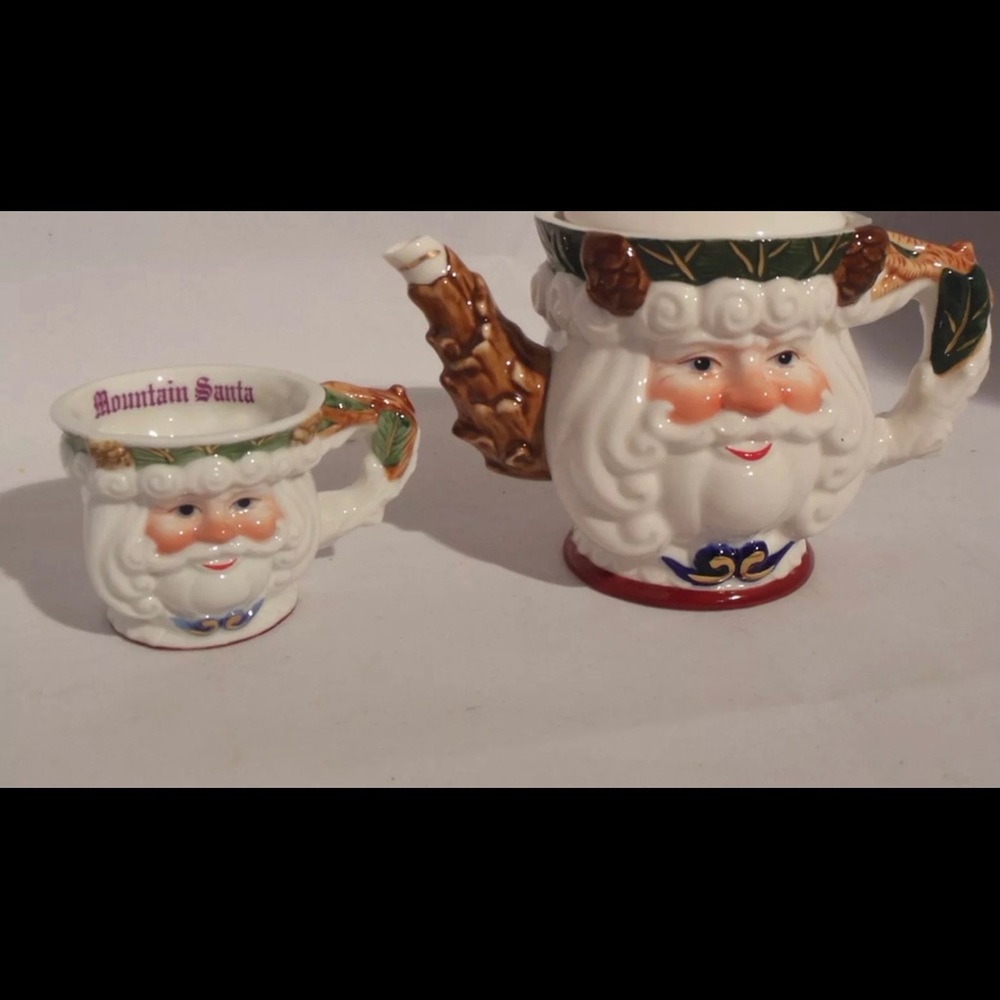 🎄DILLARDS TRIMMINGS CERAMIC ENGLISH SANTA CLAUS TEA POT AND CUP